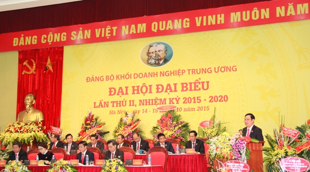 Đồng chí Phạm Tấn Công, Phó Bí thư Đảng ủy Khối trình bày Báo cáo kiểm điểm của Ban Chấp hành Đảng bộ Khối nhiệm kỳ 2015 - 2020.