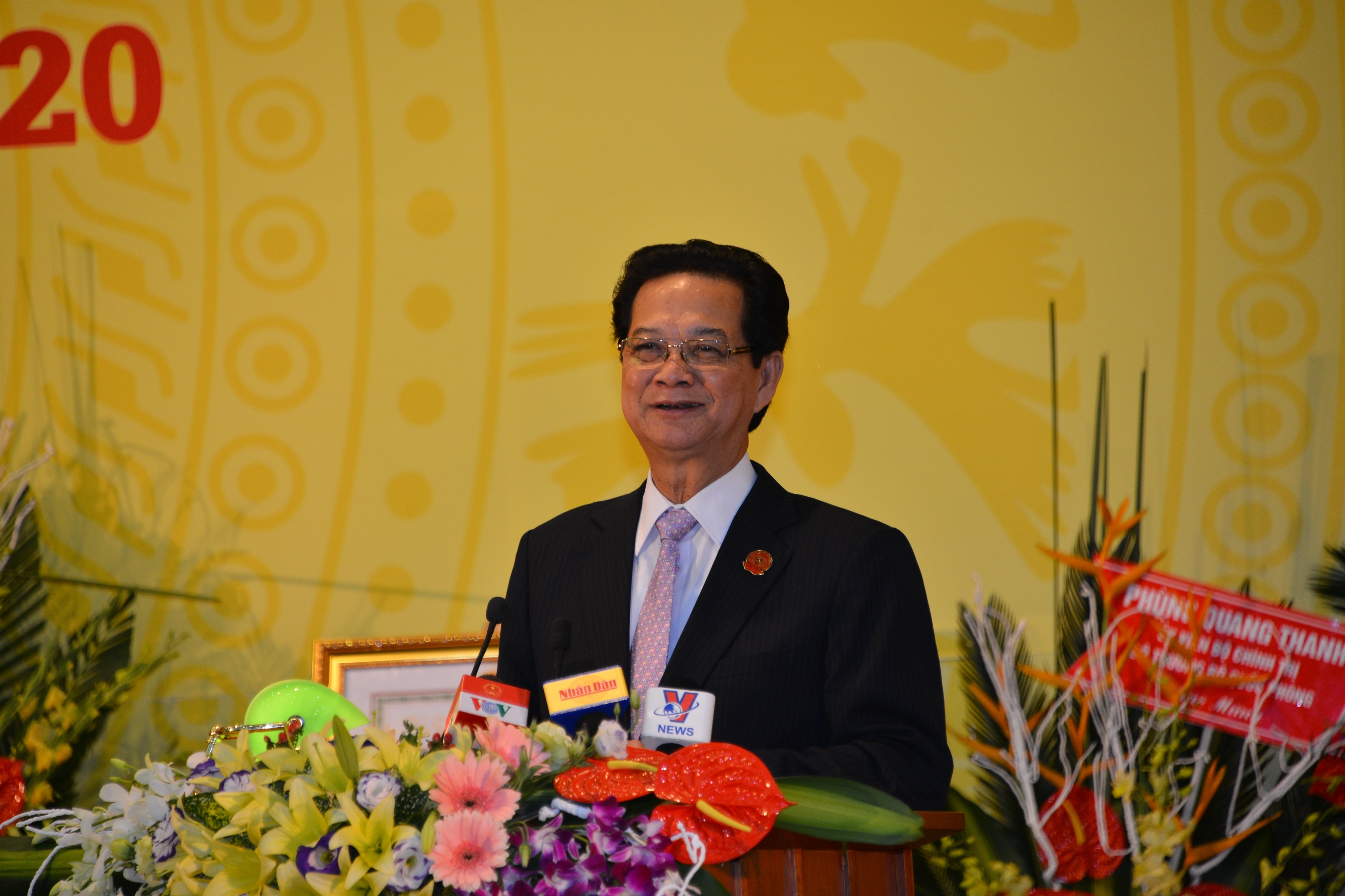 Đồng chí Nguyễn Tấn Dũng, Ủy viên Bộ Chính trị, Thủ tướng Chính phủ phát biểu chỉ đạo tại Đại hội.