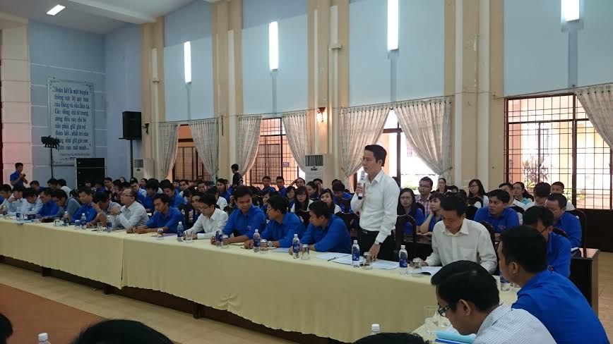 Đại biểu tham dự Hội nghị đóng góp ý kiến vào dự thảo Văn kiện Đại hội Đảng toàn quốc lần thứ XII.