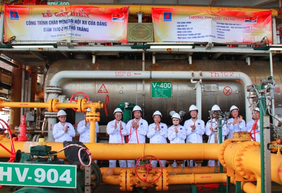 Lễ gắn biển công trình Giàn ThTC-2 mỏ Thỏ Trắng