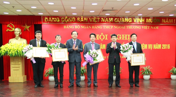 Bằng khen của Đảng ủy Khối DNTW “Trong sạch vững mạnh tiêu biểu” 5 năm (2011 - 2015) cho các tổ chức đảng