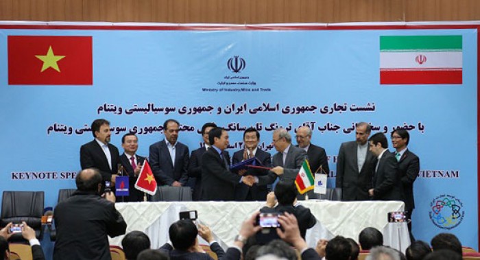 Phó Tổng giám đốc PVN  Nguyễn Quốc Thập ký Ý định thư với Tập đoàn Ghadir của Iran