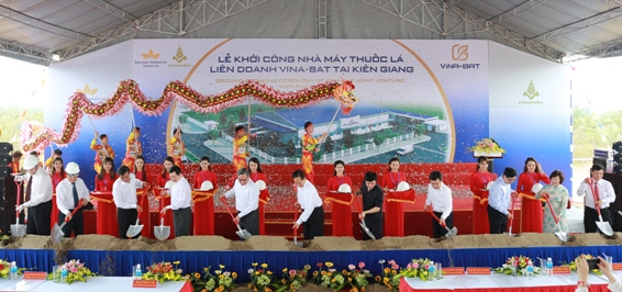 Các đại biểu tham dự buổi lễ