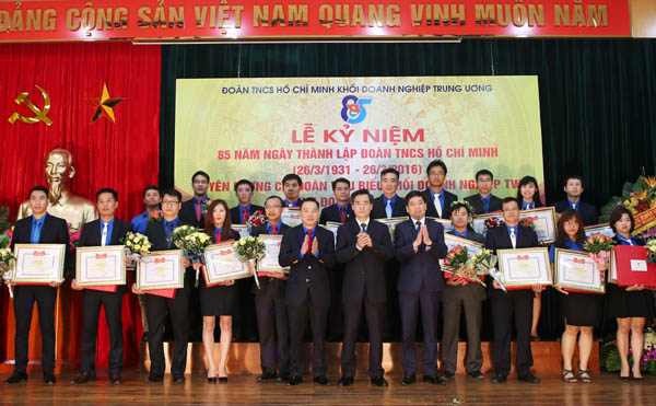 Tuyên dương các Chi đoàn tiêu biểu