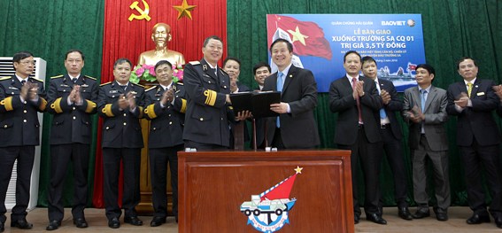 Lễ ký bàn giao xuồng Trường Sa CQ 01 