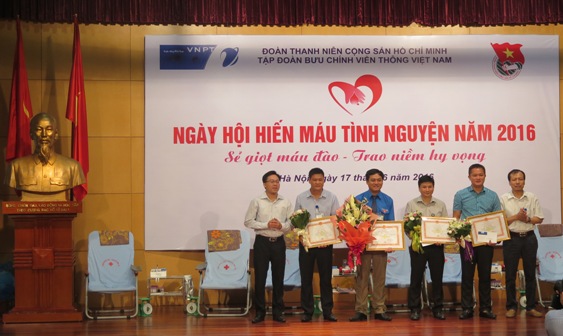 Trung ương Hội Chữ thập đỏ Việt Nam đã tặng Bằng khen cho Đoàn Thanh niên VNPT và 03 cá nhân trực thuộc Tập đoàn 