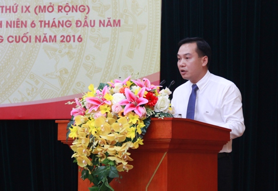 Bí thư Đoàn Thanh niên Khối Doanh nghiệp Trung ương Hồ Xuân Trường báo cáo công tác phong trào thanh niên 6 tháng đầu năm 2016 