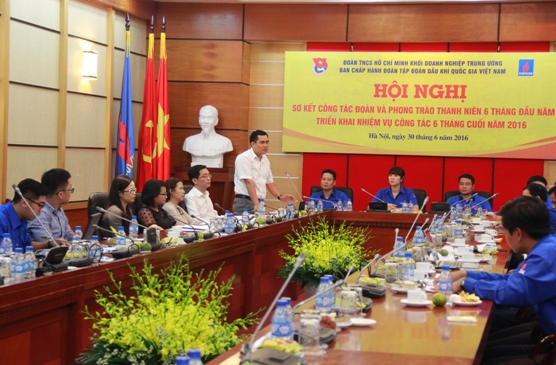 Phó Bí thư Đoàn Khối DNTW Vũ Đức Tú phát biểu tại Hội nghị