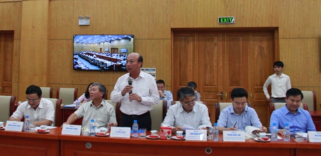 Đại biểu tham luận tại Hội nghị.