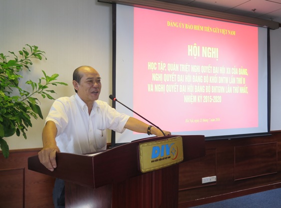 Đồng chí Nguyễn Đức Hà - Nguyên Vụ trưởng Ban Tổ chức Trung ương truyền đạt Nghị quyết Đại hội XII của Đảng