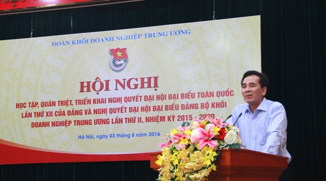 Đồng chí Trần Thanh Khê - Ủy viên Ban Thường vụ, Trưởng Ban Tuyên giáo Đảng ủy Khối DNTW quán triệt Nghị quyết Đại hội Đảng bộ Khối lần thứ II và Chương trình hành động thực hiện Nghị quyết của Đảng bộ Khối.