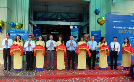 Lãnh đạo Bảo Việt cắt băng khai trương Lễ ra mắt sản phẩm tích hợp Bảo hiểm - Ngân hàng 