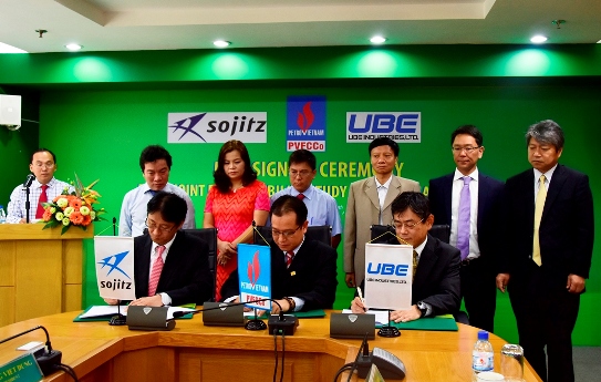 Đại diên các bên ký Biên bản ghi nhớ nghiên cứu tiền khả thi dự án Nhà máy Amoniac