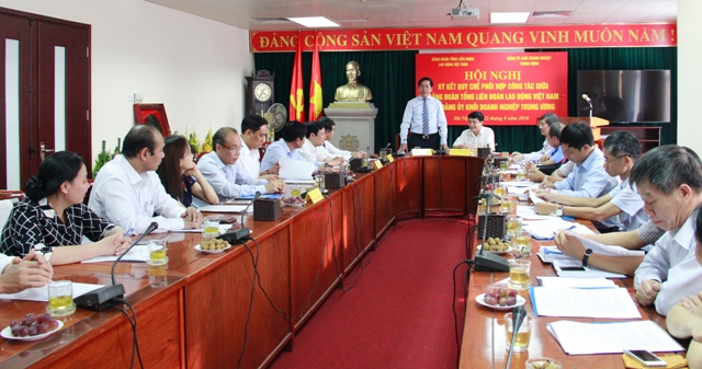 Đồng chí Bí thư Đảng ủy Khối Doanh nghiệp Trung ương phát biểu tại Hội nghị.