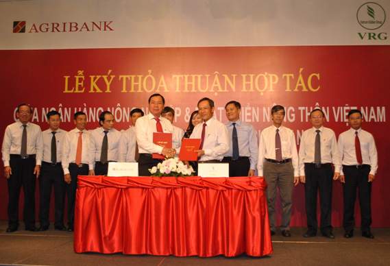 Đại diện lãnh đạo VRG và Agribank ký kết thỏa thuận hợp tác