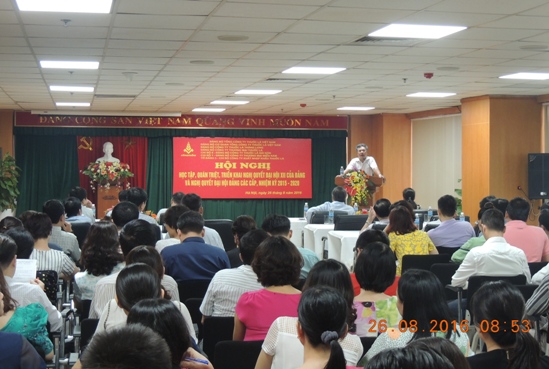 PGS.TS Nguyễn Viết Thông - Tổng thư ký Hội đồng lý luận Trung ương truyền đạt Nghị quyết Đại hội XII của Đảng