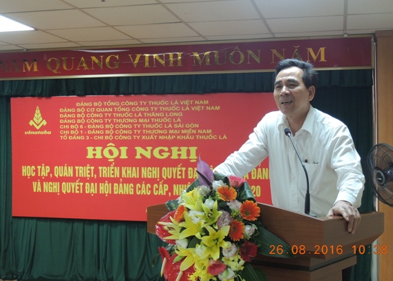 Trưởng Ban Tuyên giáo Đảng ủy Khối Doanh nghiệp Trung ương Trần Thanh Khê truyền đạt Nghị quyết Đại hội Đảng bộ Khối Doanh nghiệp Trung ương lần thứ II