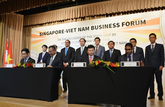 Chủ tịch nước CHXHCN Việt Nam Trần Đại Quang chứng kiến lễ ký kết