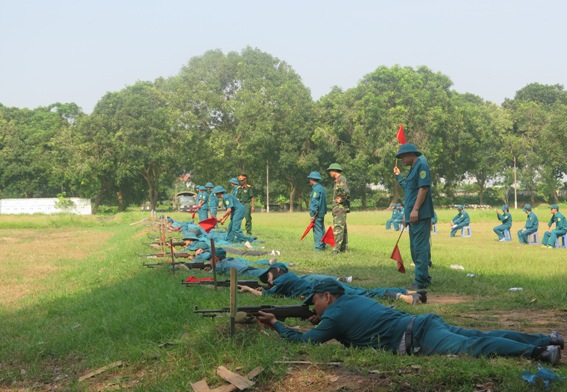 Các vận động viên thi môn bắn súng