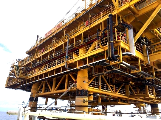 Lắp đặt thành công khối thượng tầng giàn khai thác BK - Thiên Ưng trên biển