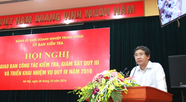 Đồng chí Trần Hữu Bình - Phó Bí thư Đảng ủy Khối phát biểu chỉ đạo tại Hội nghị.