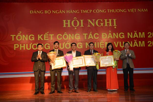 Đảng bộ VietinBank Leasing nhận Giấy khen của Đảng ủy VietinBank trao tặng