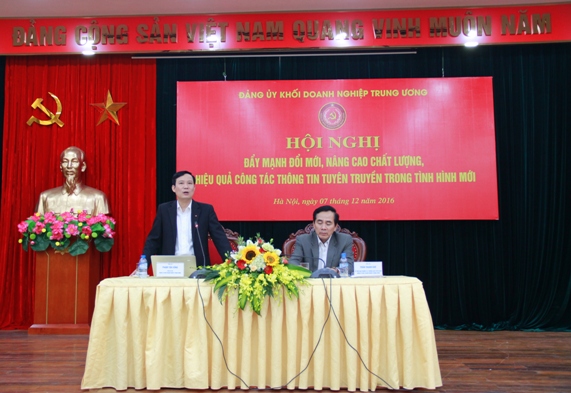 Đồng chí Phạm Tấn Công - Phó Bí thư Đảng ủy Khối DNTW và đồng chí Trần Thanh Khê - Ủy viên Ban thường vụ, Trưởng Ban Tuyên giáo Đảng ủy Khối chủ trì Hội nghị.