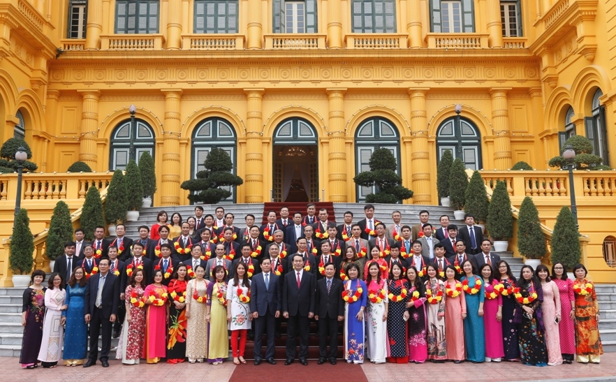 Các bí thư chi bộ xuất sắc tiêu biểu gặp mặt Chủ tịch nước tại Phủ chủ tịch.