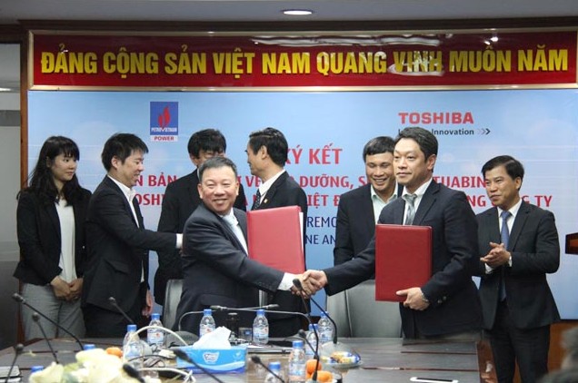 Đại diện lãnh đạo PV Power và Toshiba thực hiện lễ ký kết