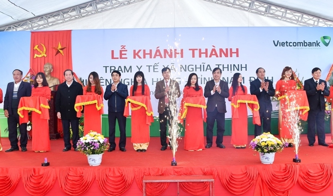 Cắt băng khánh thành Trạm Y tế xã Nghĩa Thịnh, huyện Nghĩa Hưng, tỉnh Nam Định do Vietcombank tài trợ