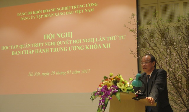 Đồng chí Bùi Ngọc Bảo - Bí thư Đảng ủy, Chủ tịch HĐTV Petrolimex quán triệt Nghị quyết Trung ương 4 khóa XII tới cán bộ chủ chốt thuộc Đảng bộ Tập đoàn Xăng dầu Việt Nam.