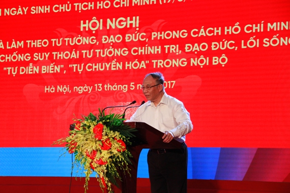 GS.TS Hoàng Chí Bảo giới thiệu Chuyên đề thực hiện Chị thị số 05-CT/TW năm 2017