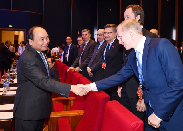 Thủ tướng Chính phủ với đại biểu các cơ quan, tổ chức quốc tế dự Hội nghị.