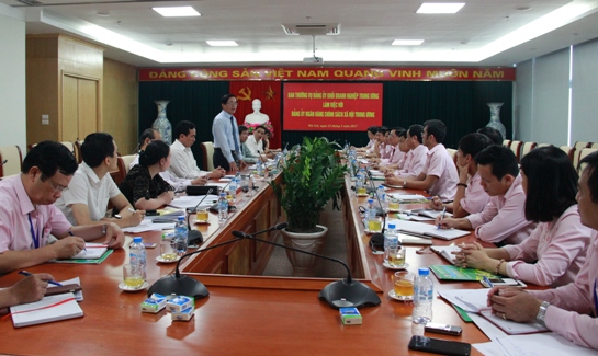 Quang cảnh buổi làm việc.