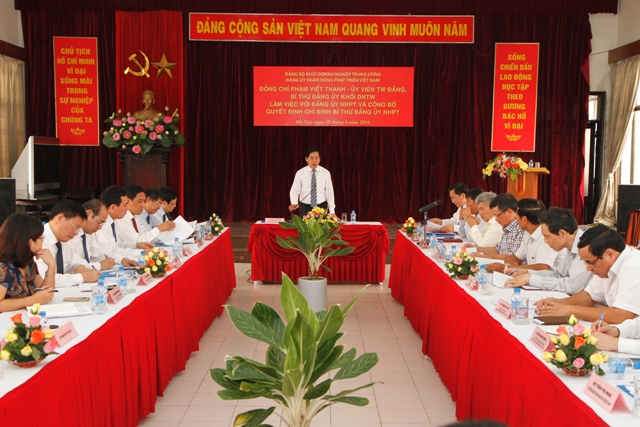 Đồng chí Phạm Viết Thanh - Ủy viên Trung ương Đảng, Bí thư Đảng ủy Khối DNTW làm việc với Ban Thường vụ Đảng ủy VDB.