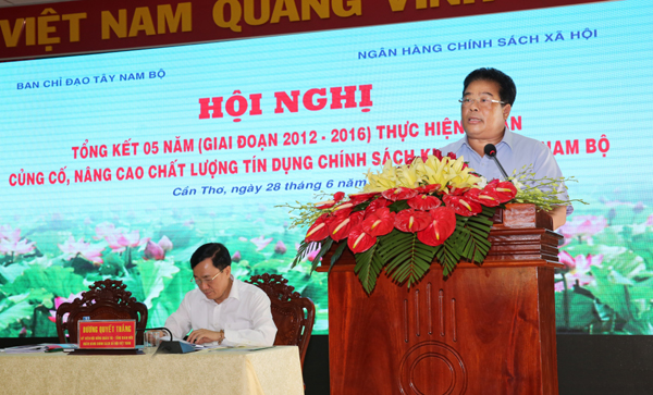 Phó Trưởng Ban Thường trực Ban Chỉ đạo Tây Nam Bộ Sơn Minh Thắng đánh giá quá trình phối hợp giữa Ban chỉ đạo và NHCSXH trong việc thực hiện Đề án 