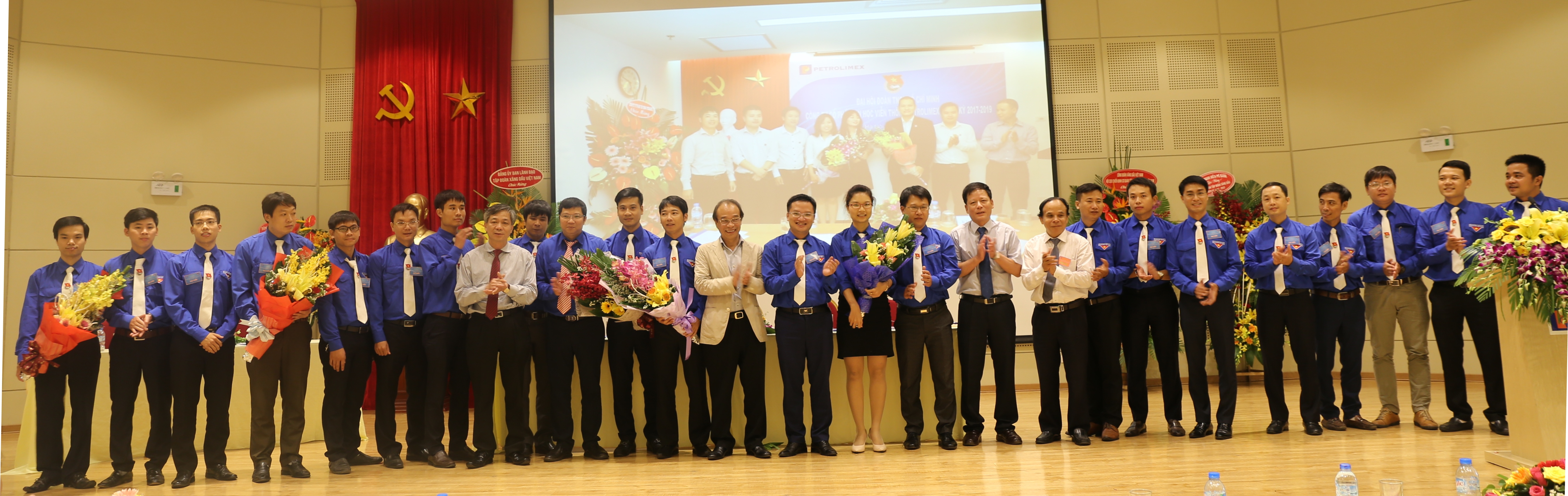 Ban Chấp hành ra mắt Đại hội.