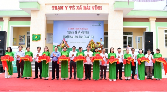 Cắt băng khánh thành Trạm y tế xã Hải Vĩnh