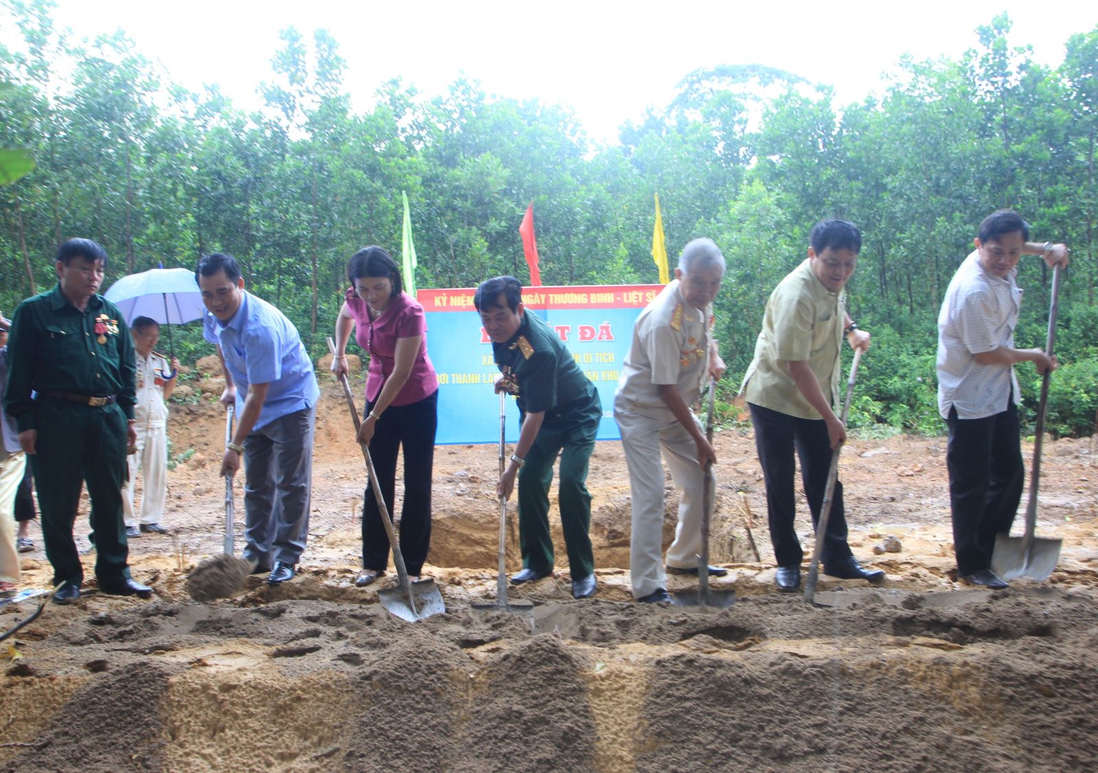Cácđồng chí lãnh đạo tham gia khởi công Cụm công trình di tích lịch sử Trung đoàn 6 Anh hùng.