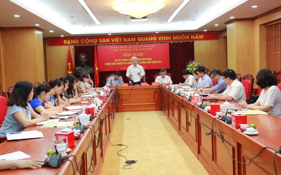 Đồng chí Phạm Tất Thắng – Phó Tổng Biên tập, Bí thư Đảng ủy Tạp chí Cộng sản, đơn vị Khối trưởng phát biểu tại Hội nghị