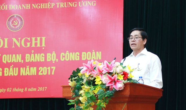 Đồng chí Phạm Viết Thanh - Bí thư Đảng ủy Khối, Thủ trưởng Cơ quan Đảng ủy Khối phát biểu chỉ đạo tại Hội nghị.