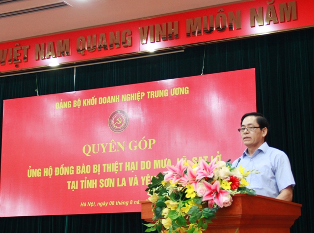 Đồng chí Phạm Viết Thanh - Bí thư Đảng ủy Khối phát biểu tại buổi quyên góp.
