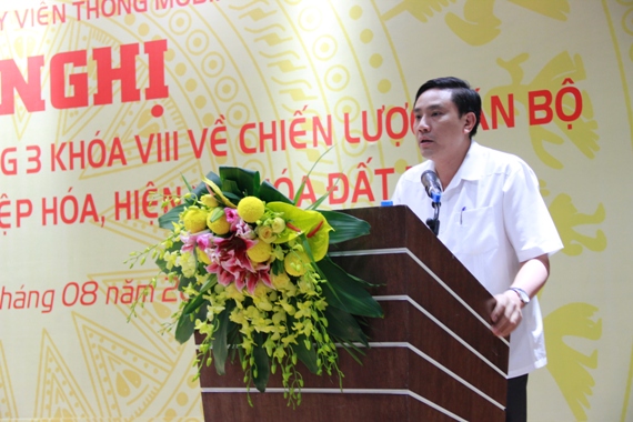 Đồng chí Hoàng Giang - Ủy viên BTV, Trưởng Ban Tổ chức Đảng ủy Khối Doanh nghiệp Trung ương phát biểu tại Hội nghị