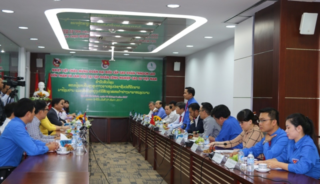 Quang cảnh buổi làm việc.