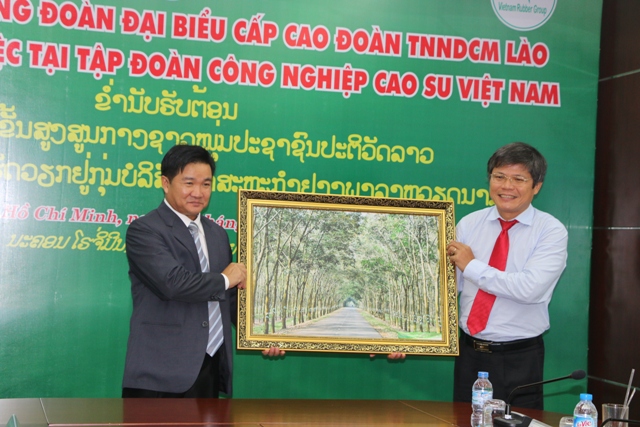 tặng quà lưu niệm