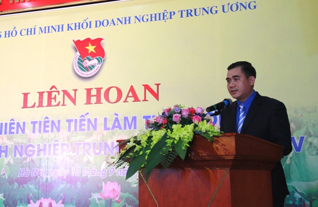 Đồng chí Vũ Đức Tú, Ủy viên Ban Thường vụ Trung ương Đoàn, Bí thư Đoàn Khối DNTW báo cáo