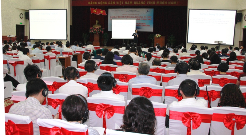 Quang cảnh buổi thuyết trình.