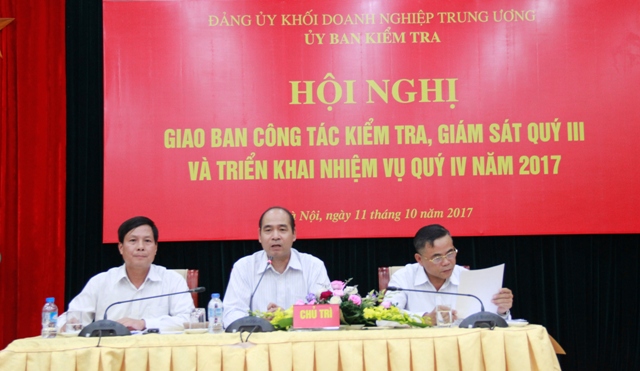 Các đồng chí chủ trì Hội nghị.