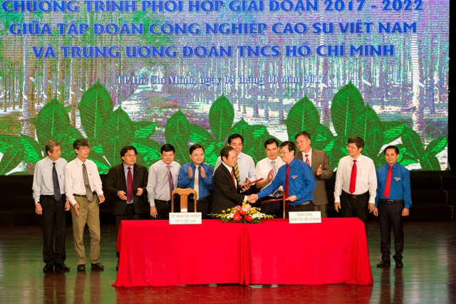 Lãnh đạo Tập đoàn Công nghiệp Cao su Việt Nam và Trung ương Đoàn TNCS Hồ Chí Minh ký kết chương trình phối hợp giai đoạn 2017 – 2022