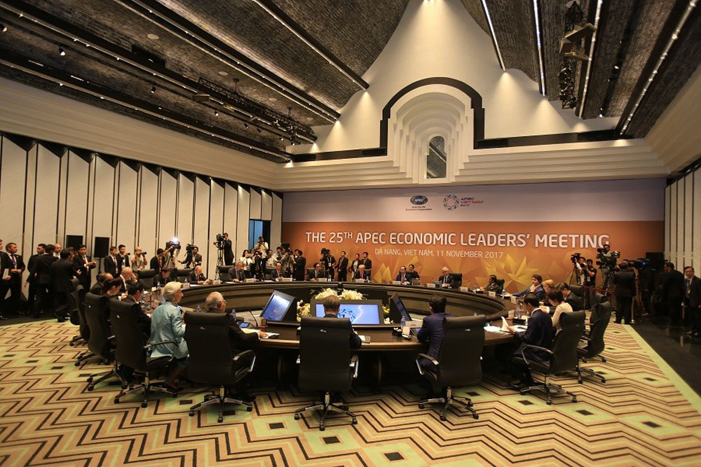 Phiên họp kín lần thứ nhất của các lãnh đạo kinh tế APEC.